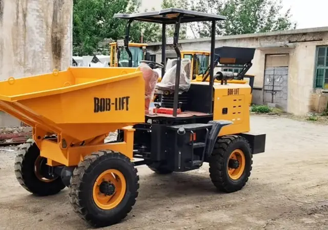 Site dumper with a yellow tipping skip